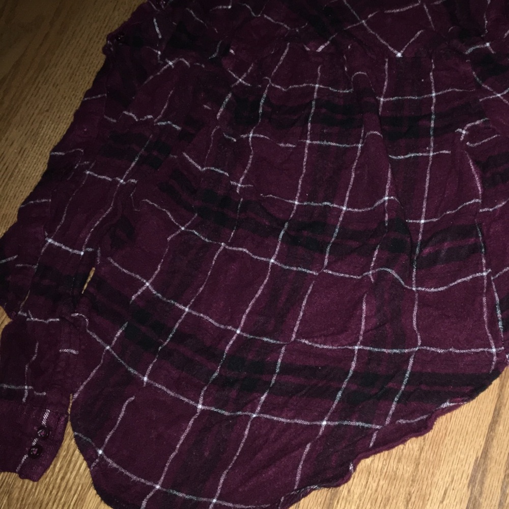Size small Arizona brand flannel.  Black and red.